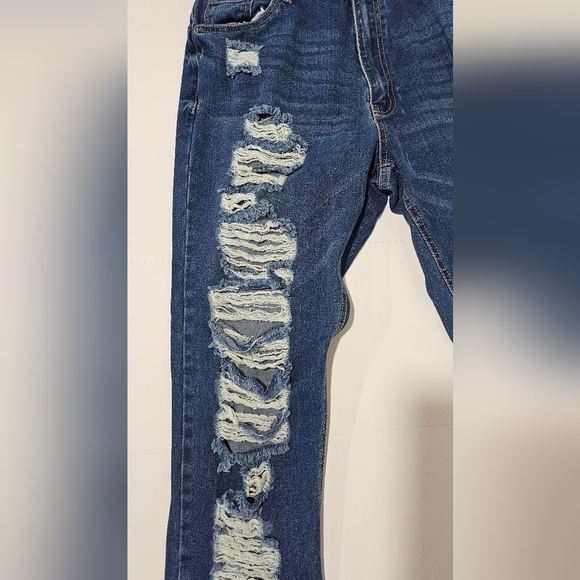 Refuge Denim Distressed High waisted Mom Jeans Size 13 - Picture 3 of 12